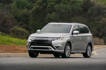 Toyota RAV4 Prime 2021 vs Mitsubishi Outlander 2021