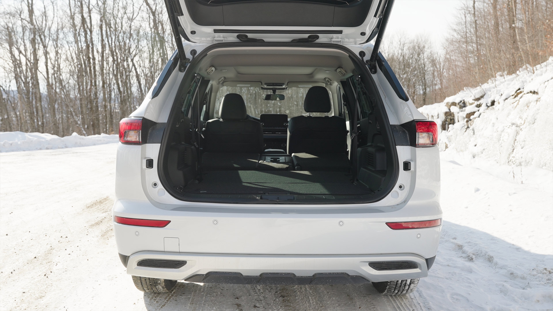 GROUPE-BEAUCAGE-MITSUBISHI-ESSAI-OUTLANDER-PHEV-2023-valise