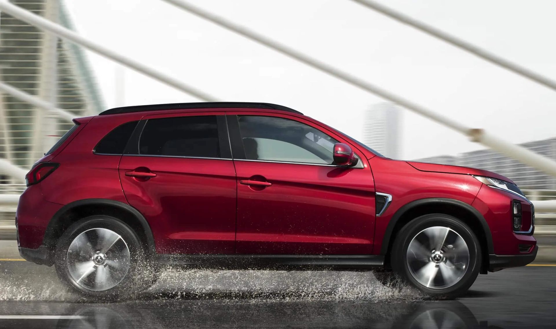 Vue latérale d'un Mitsubishi RVR à la fiabilité.