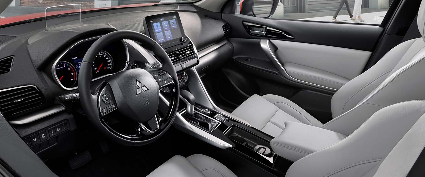 Technologies embarquées à l'intérieur du Mitsubishi Eclipse Cross 2025.